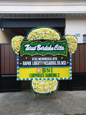 Papan Bunga Duka di Apela Dua