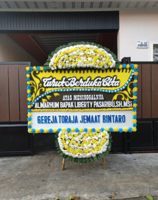 Papan Bunga Duka di Apela Dua