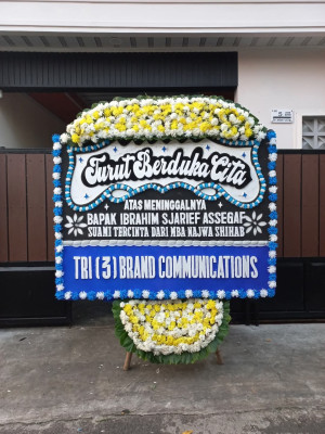 Papan Bunga Duka di Apela Dua
